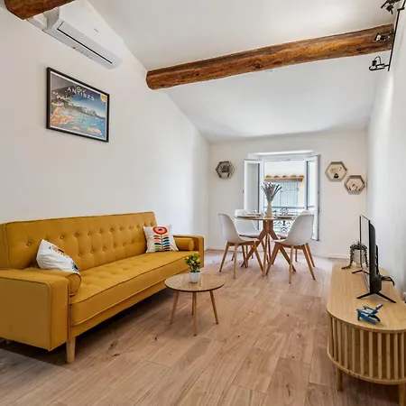 Castelet - Welkeys * אנטיב